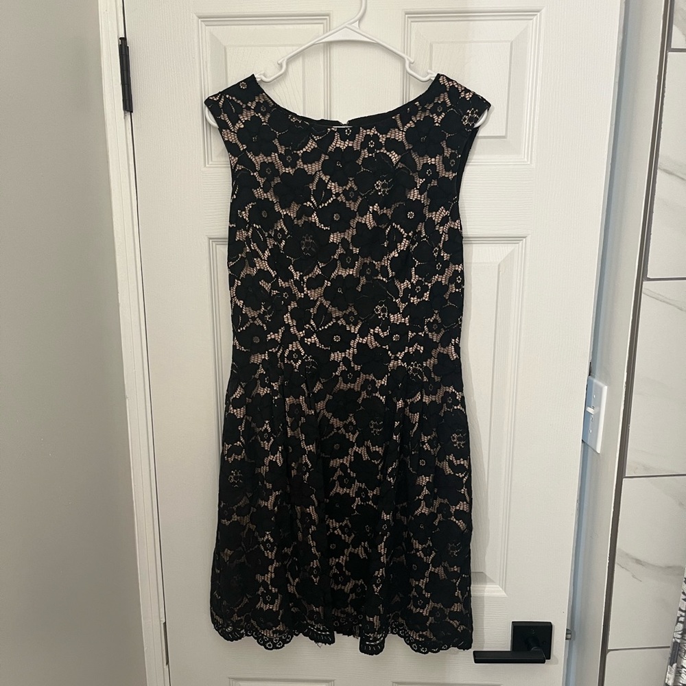 Vince Camuto Black Sleeveless Lace Cocktail
Dress, Size 6